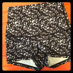 Lululemon black and white spandex shorts